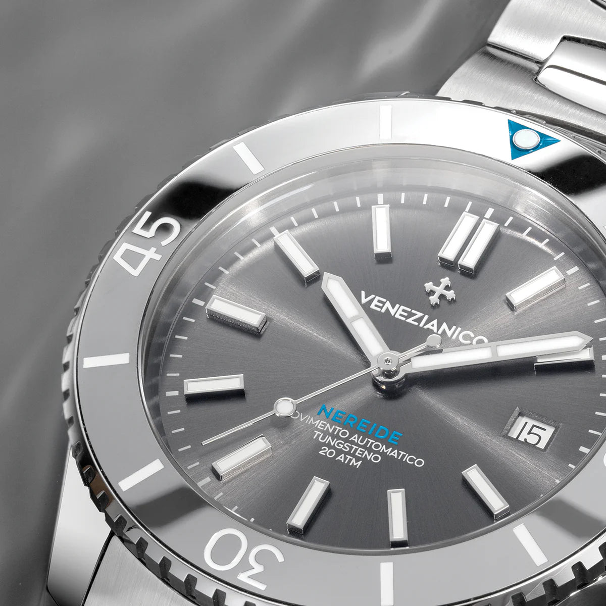 dettaglio luunetta e quadrante nereide tungsteno grigio