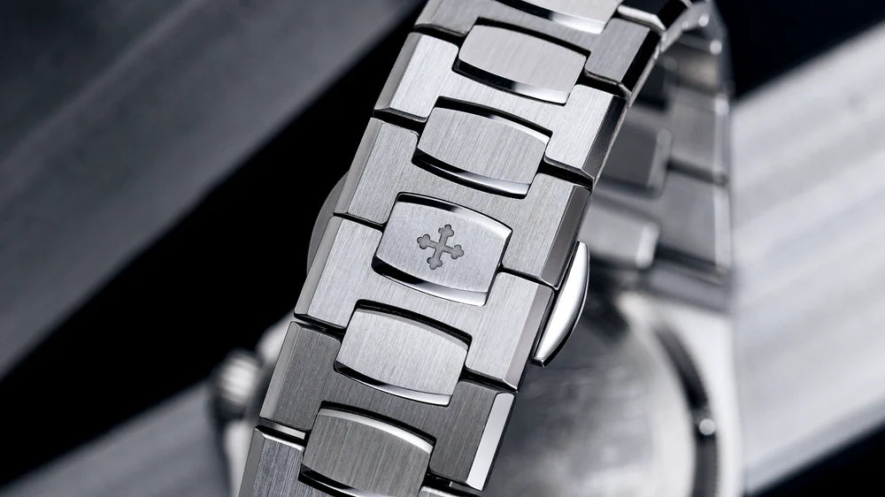 dettaglio chiusura canova concept con logo venezianico