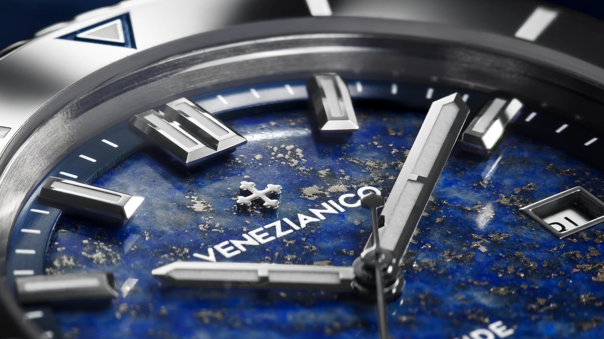 dettaglio quadrante venezianico pietra preziosa blu