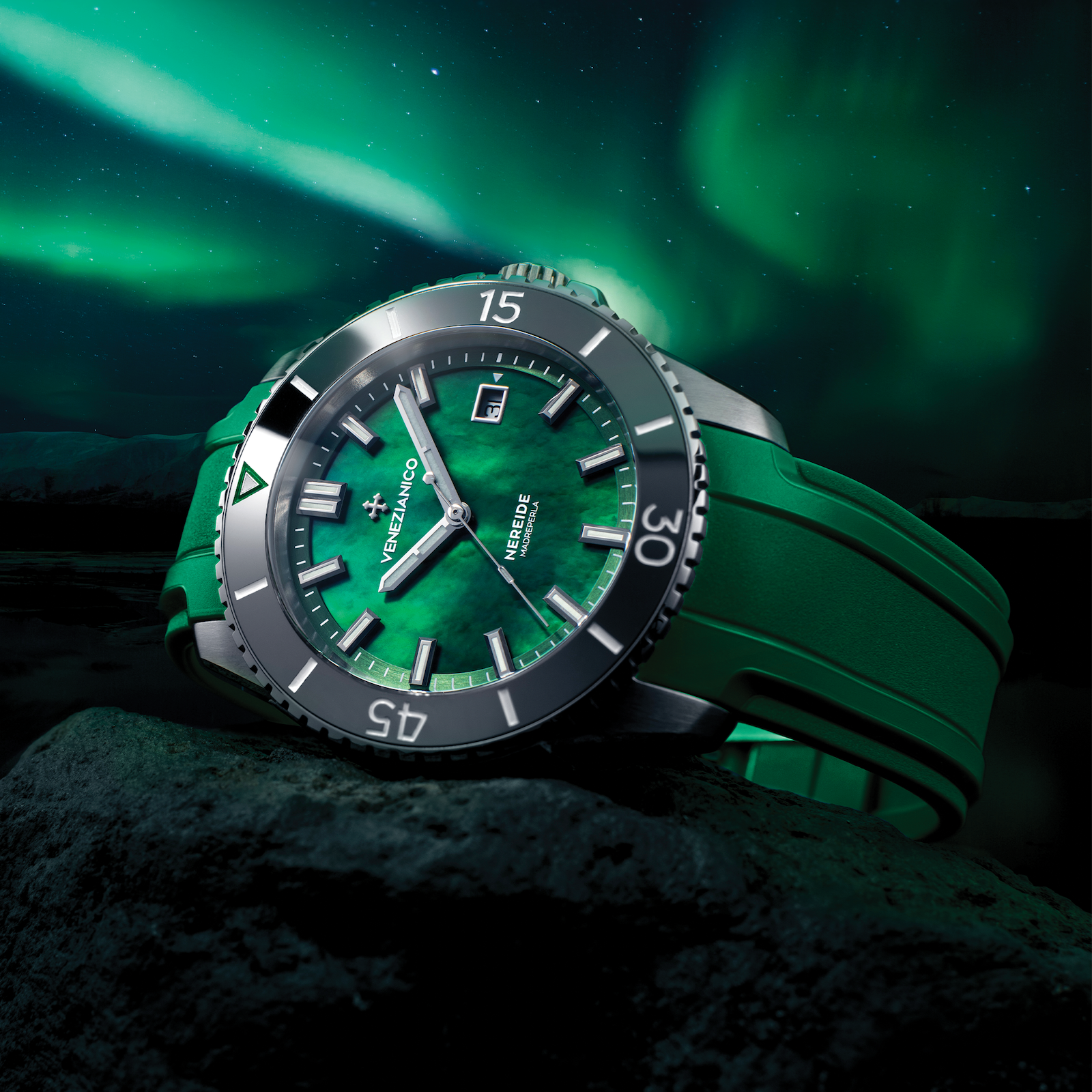 nereide madreperla verde con aurora boreale