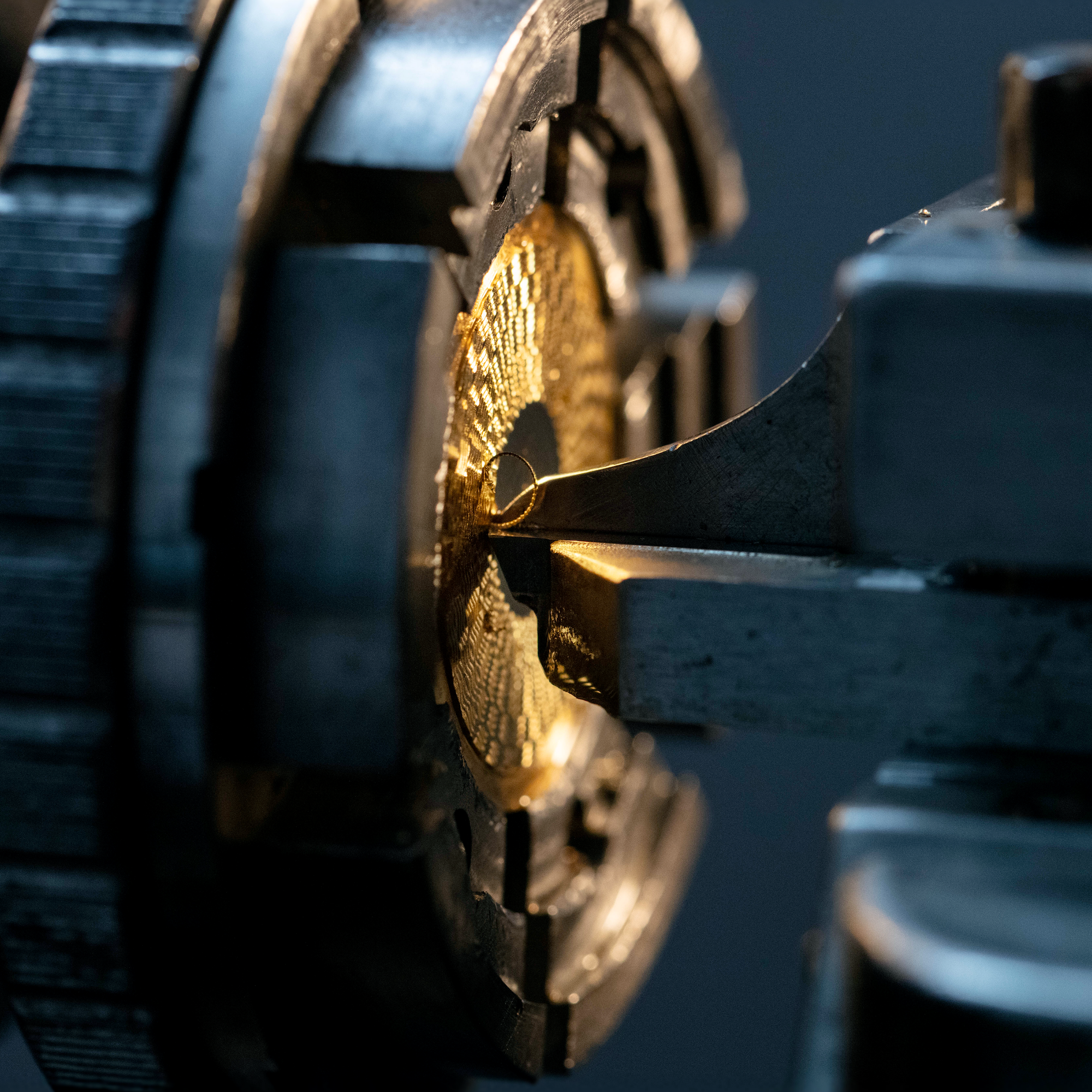 realizzazione quadrante guilloche da parte del maestro renzetti