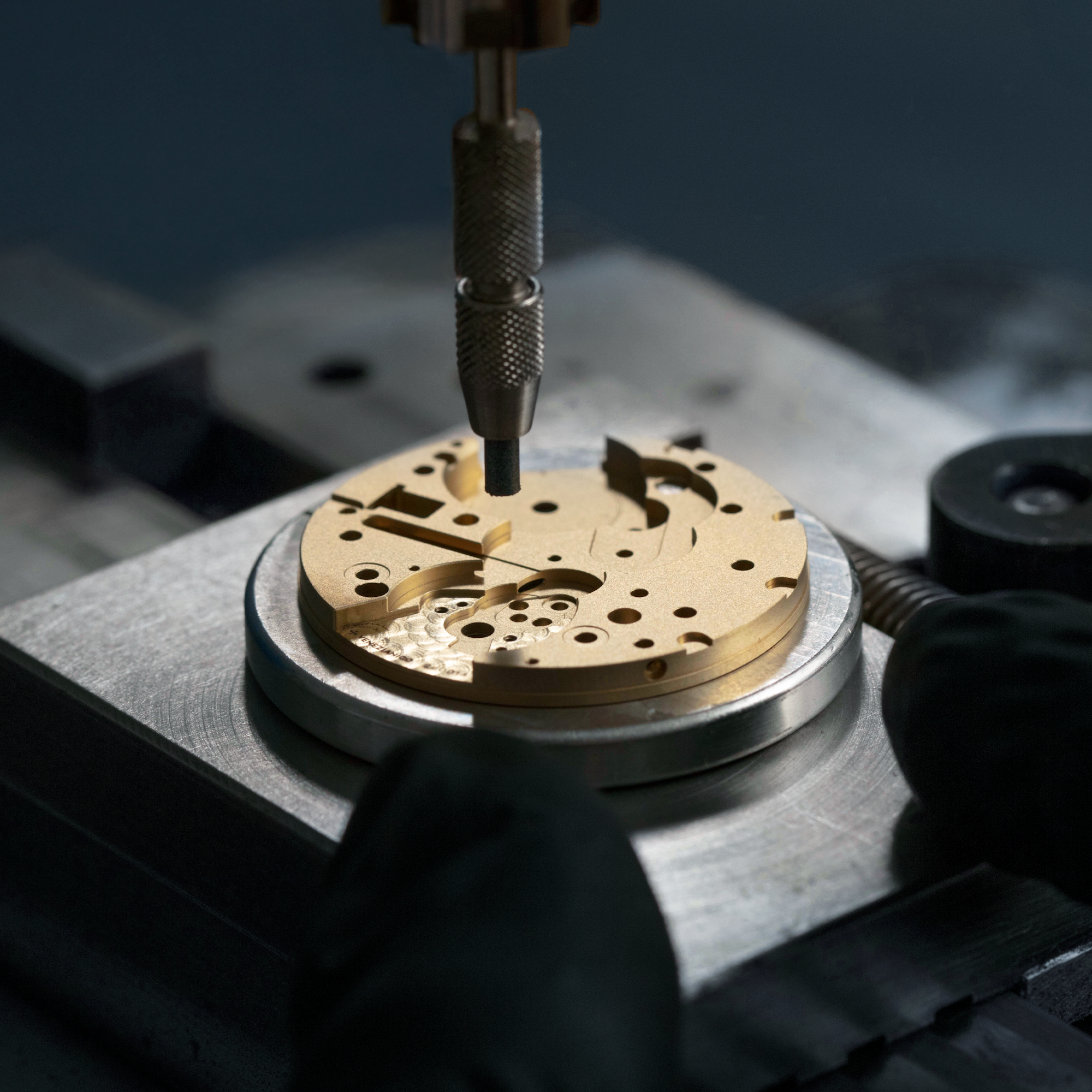 incisione dettagli su movimento