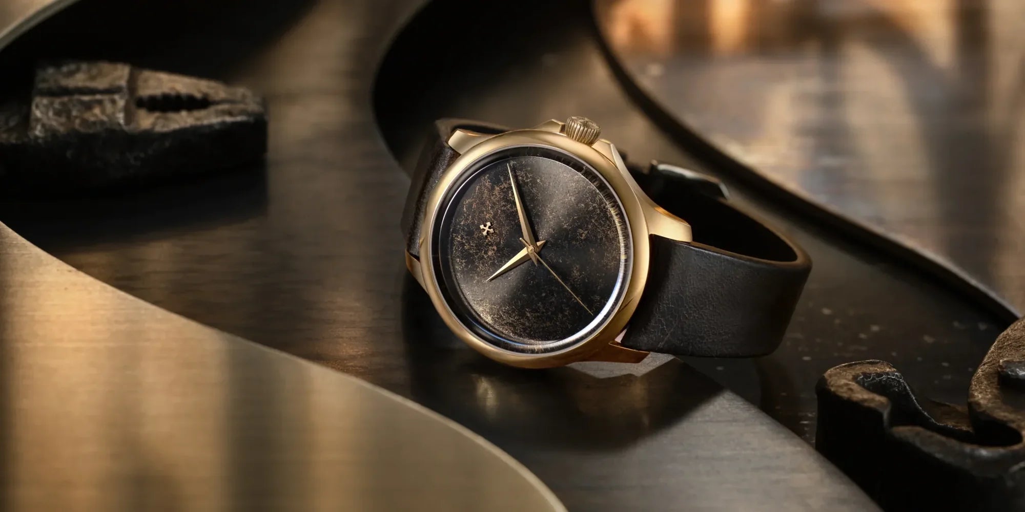 redentore bronzo con sfondo color bronzo