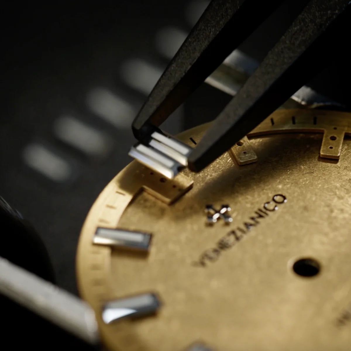 applicazione indici e logo su quadrante nereide aureo