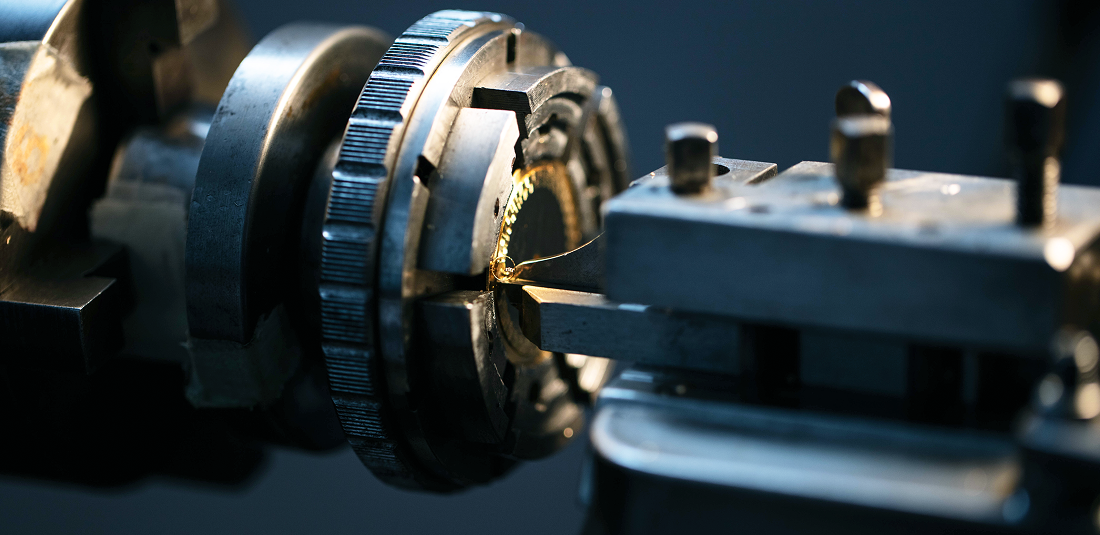 incisione artigianale quadrante guilloche fatto da maestro renzetti per redentore utopia