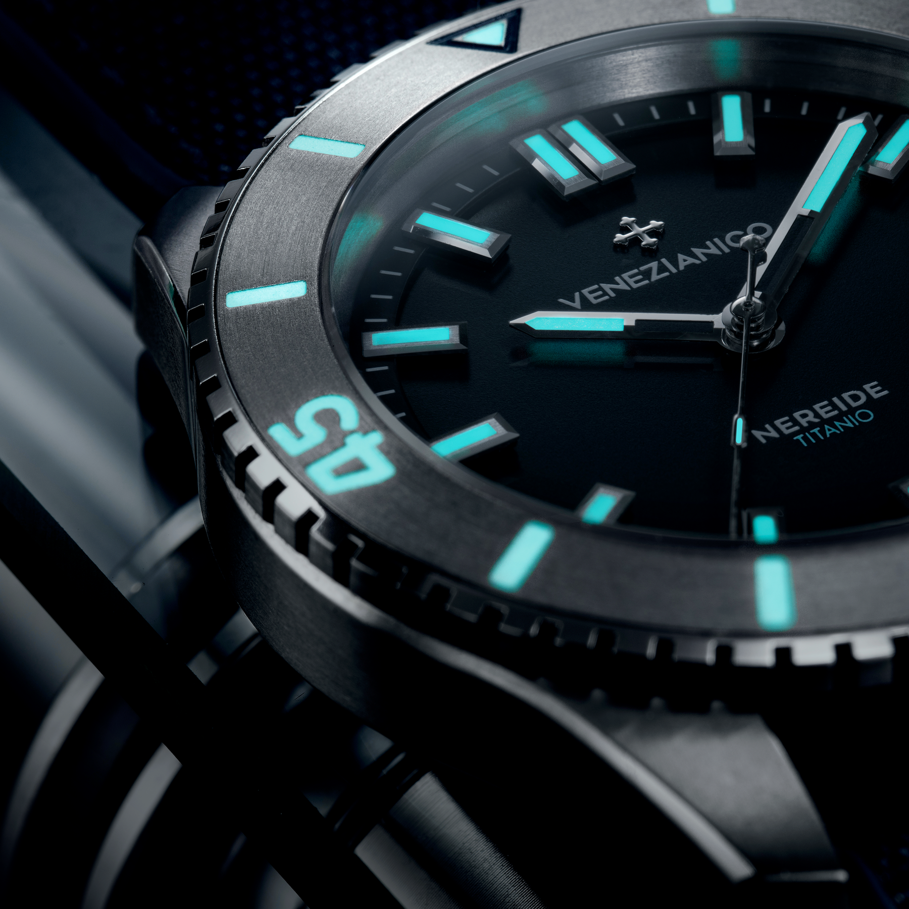 NEREIDE TITANIO dettaglio quadrante luminova- 4521558