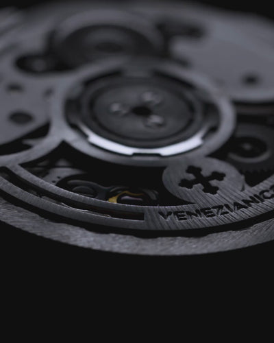 video del montaggio di un nereide gmt ceratung da parte dell'orologiaio di venezianico